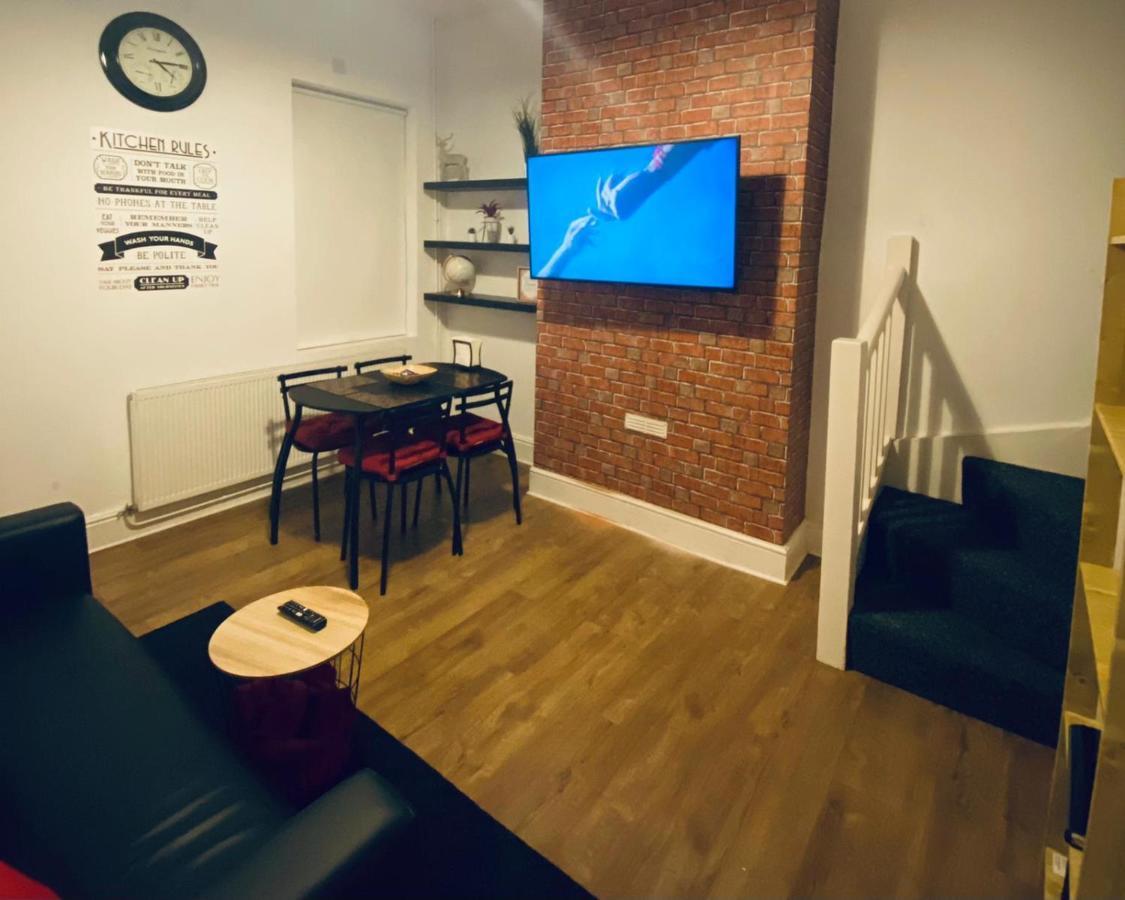 Large 4 Bedroom Home - Coventry City Centre Exterior photo
